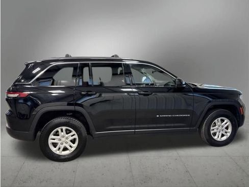 Used 2023 Jeep Grand Cherokee Laredo AWD/4WD image 6