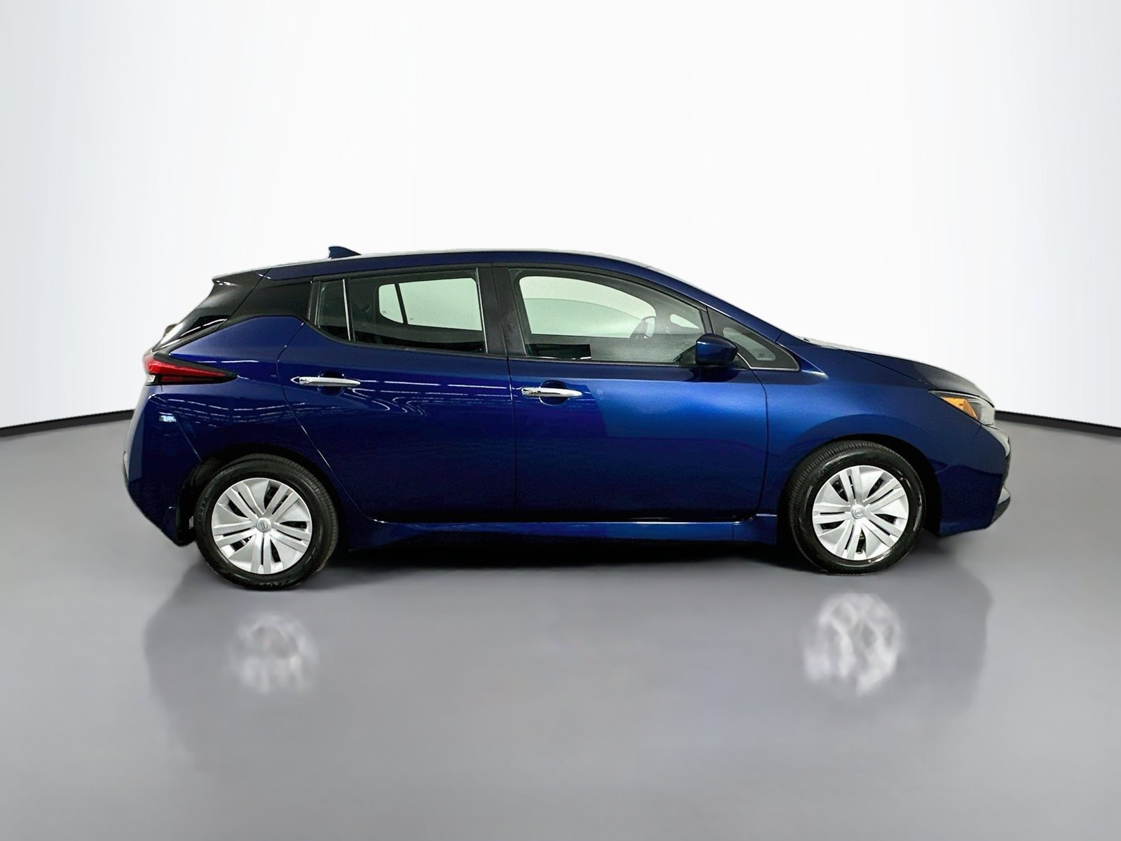 Used 2023 Nissan Leaf S FWD image 9
