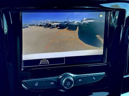 Used 2023 Chevrolet Traverse LT image 18