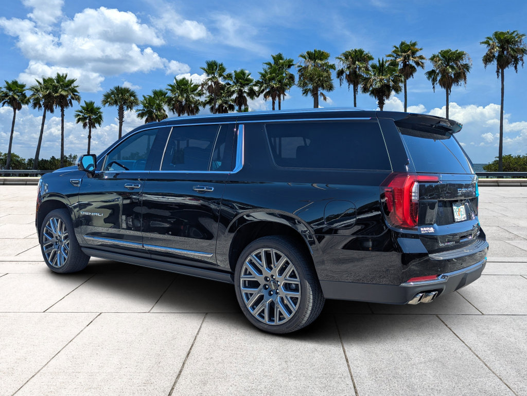 Used 2025 GMC Yukon XL Denali Ultimate AWD/4WD image 8