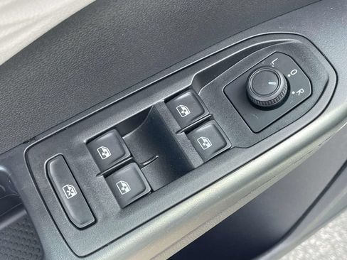 Certified 2023 Volkswagen Taos S FWD image 18