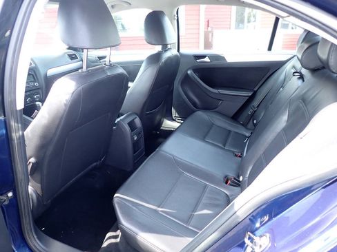 Used 2013 Volkswagen Jetta SE FWD image 9