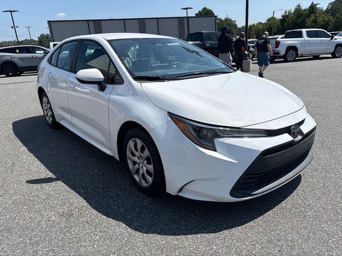 Used 2025 Toyota Corolla LE FWD image 11