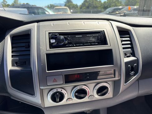 Used 2006 Toyota Tacoma PreRunner image 2