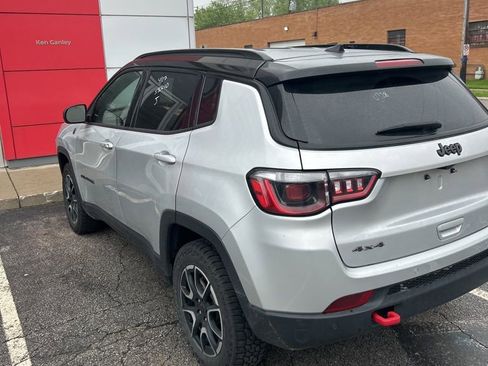 Used 2025 Jeep Compass Trailhawk AWD/4WD image 4