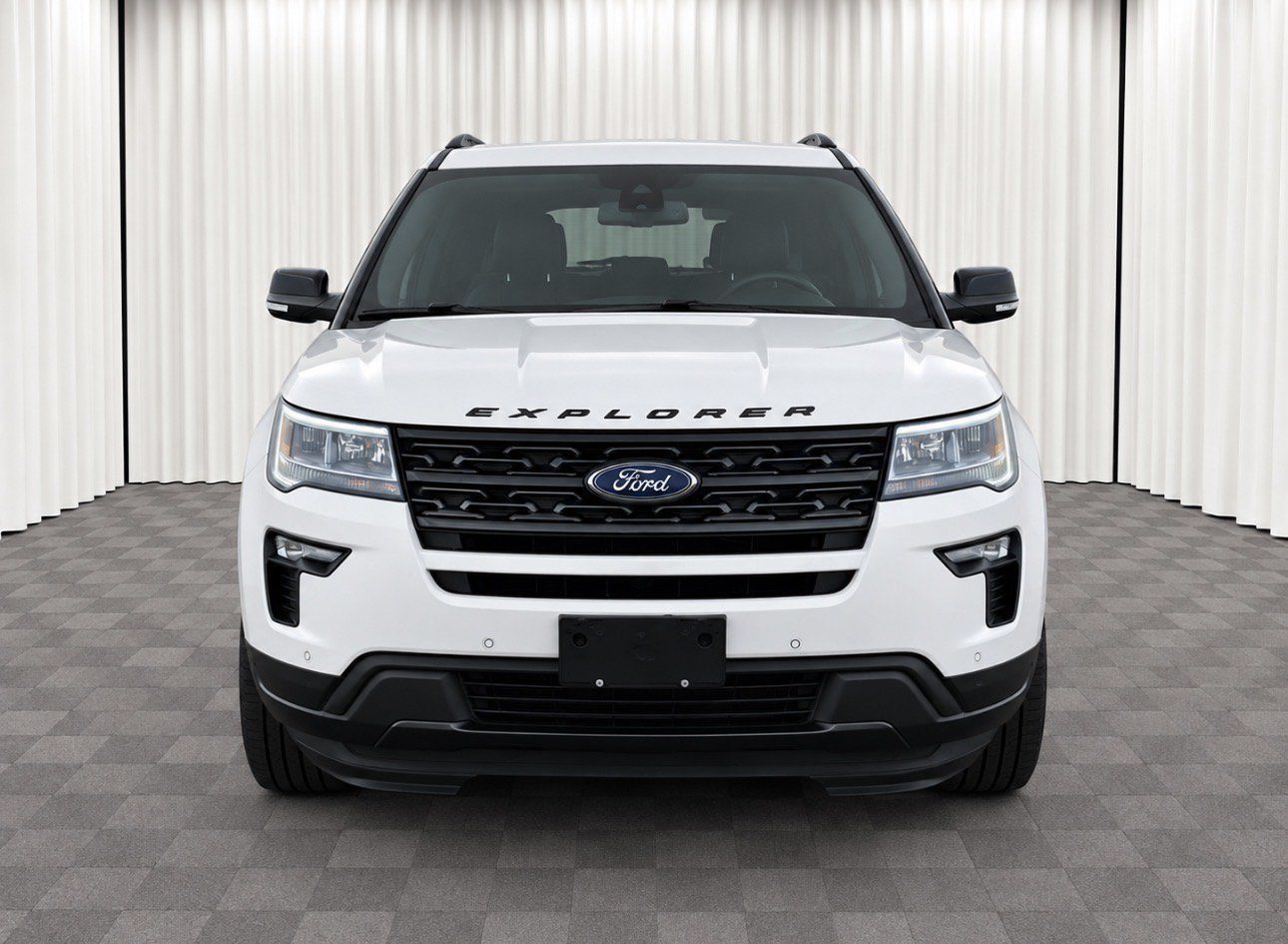 Used 2018 Ford Explorer XLT w/ Equipment Group 202A FWD image 8