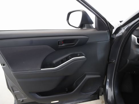 Used 2024 Toyota Highlander LE image 13