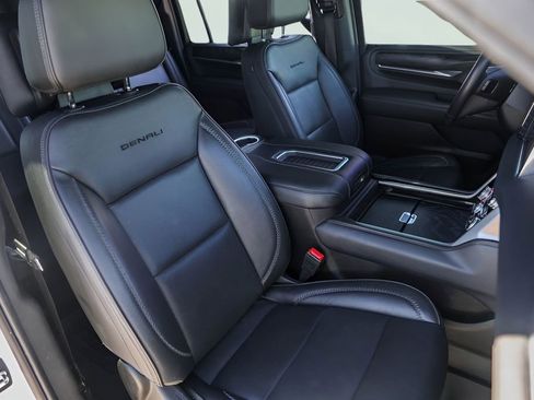 Used 2021 GMC Yukon XL Denali w/ Denali Premium Package RWD image 36