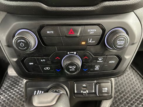 Used 2023 Jeep Renegade Latitude image 7