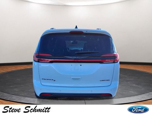 Used 2025 Chrysler Pacifica Limited image 28