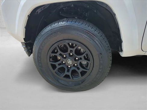 Certified 2022 Toyota Tacoma SR5 RWD image 22