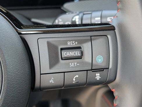 Used 2025 Nissan Kicks SR FWD image 22