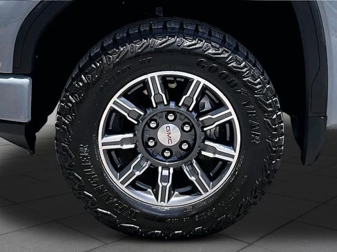 Used 2024 GMC Sierra 1500 AT4 w/ AT4 Premium Package AWD/4WD image 11