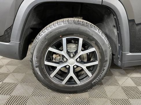 Used 2023 Jeep Grand Cherokee Limited AWD/4WD image 12