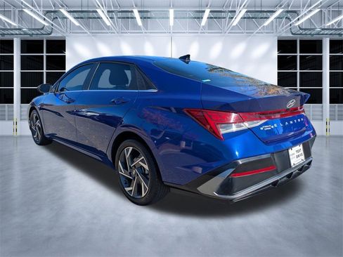 Used 2024 Hyundai Elantra SEL w/ Convenience Package image 6