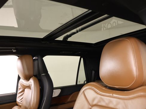 Certified 2023 Lincoln Navigator Reserve image 16