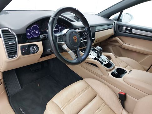 Certified 2023 Porsche Cayenne Platinum Edition AWD/4WD image 4