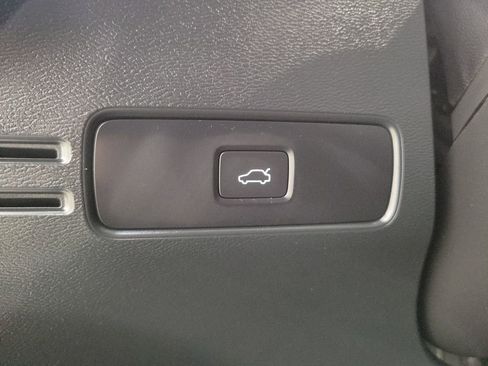 Certified 2023 Volvo C40 P8 Recharge Ultimate image 32