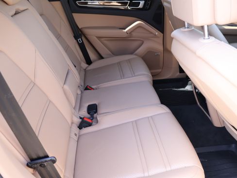 Used 2019 Porsche Cayenne SUV AWD image 12