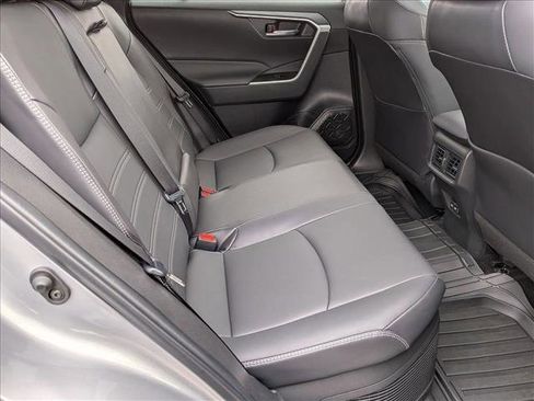 Used 2022 Toyota RAV4 XLE Premium image 19