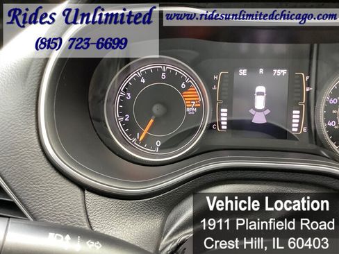 Used 2019 Jeep Cherokee Latitude Plus w/ Comfort/Convenience Group FWD image 12