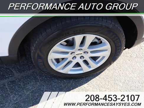 Used 2018 Ford Explorer XLT w/ Equipment Group 202A AWD/4WD image 22