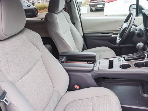 Used 2023 Toyota Sienna LE image 42