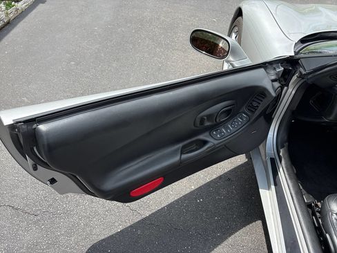 Used 2004 Chevrolet Corvette Convertible w/ Preferred Equipment Group image 15