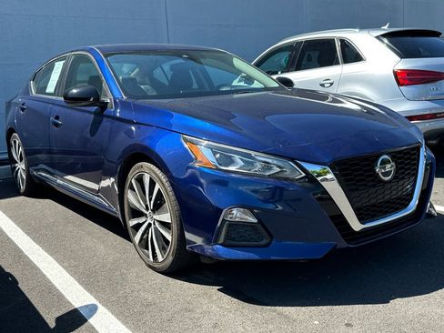 Used 2021 Nissan Altima 2.5 SR w/ SR Premium Package FWD image 2
