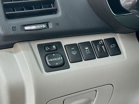 Used 2012 Toyota Highlander SE w/ Tow Pkg image 10