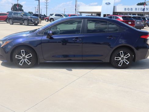 Used 2023 Toyota Corolla LE w/ Carpet Mat Package (TMS) FWD image 8