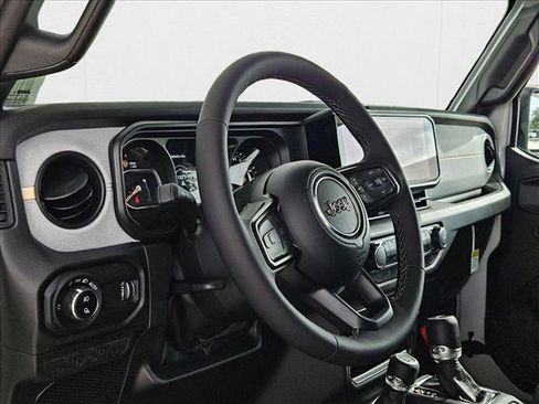 New 2025 Jeep Gladiator Sport image 3