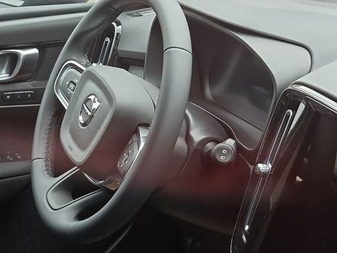 New 2026 Volvo XC40 B5 Plus w/ Protection Package Premier image 9