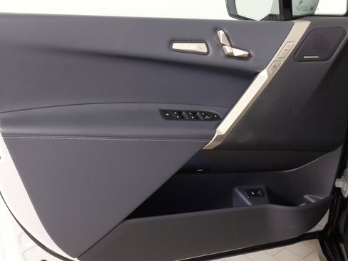 Used 2024 BMW iX xDrive50 w/ Sport Package image 27