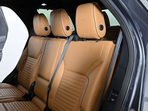 Used 2019 Land Rover Discovery HSE image 26