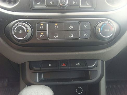 Used 2022 Chevrolet Colorado W/T w/ WT Convenience Package RWD image 25