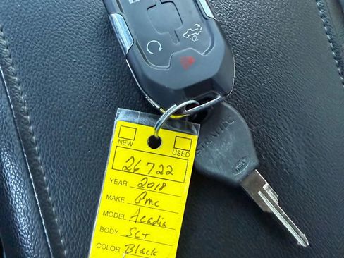 Used 2018 GMC Acadia SLT image 32