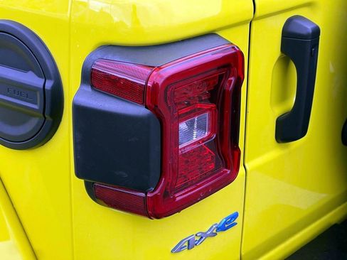 Used 2023 Jeep Wrangler Unlimited Sahara image 9