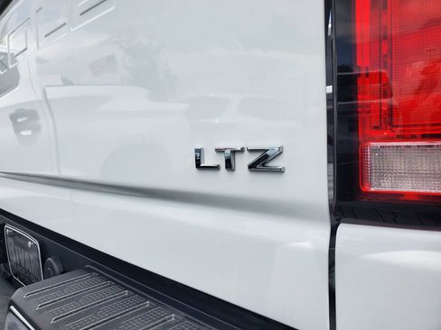 Used 2025 Chevrolet Silverado 2500 LTZ w/ LTZ Premium Package AWD/4WD image 8