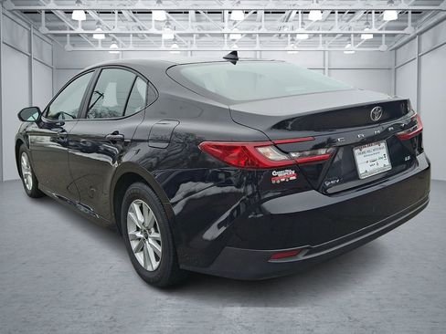 Used 2025 Toyota Camry LE image 3