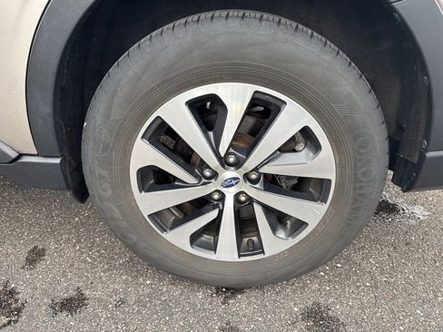 Used 2020 Subaru Outback Premium image 8