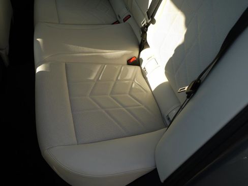 Used 2024 BMW 530i xDrive w/ Convenience Package image 43