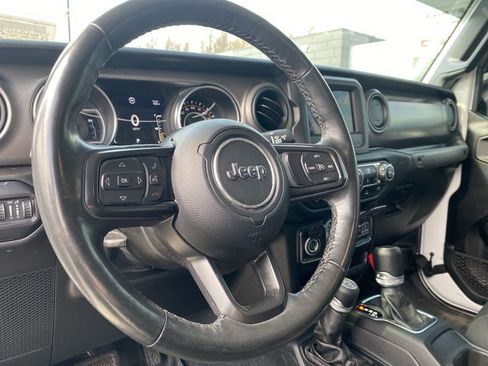 Used 2021 Jeep Gladiator Sport image 10