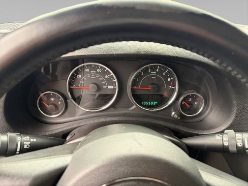 Used 2015 Jeep Wrangler Unlimited Rubicon image 21