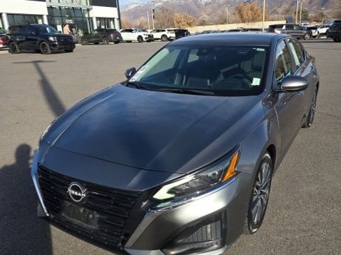 Used 2023 Nissan Altima 2.5 SV image 2
