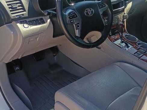 Used 2013 Toyota Highlander Limited image 11