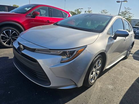 Used 2025 Toyota Corolla LE w/ Convenience Package FWD image 4