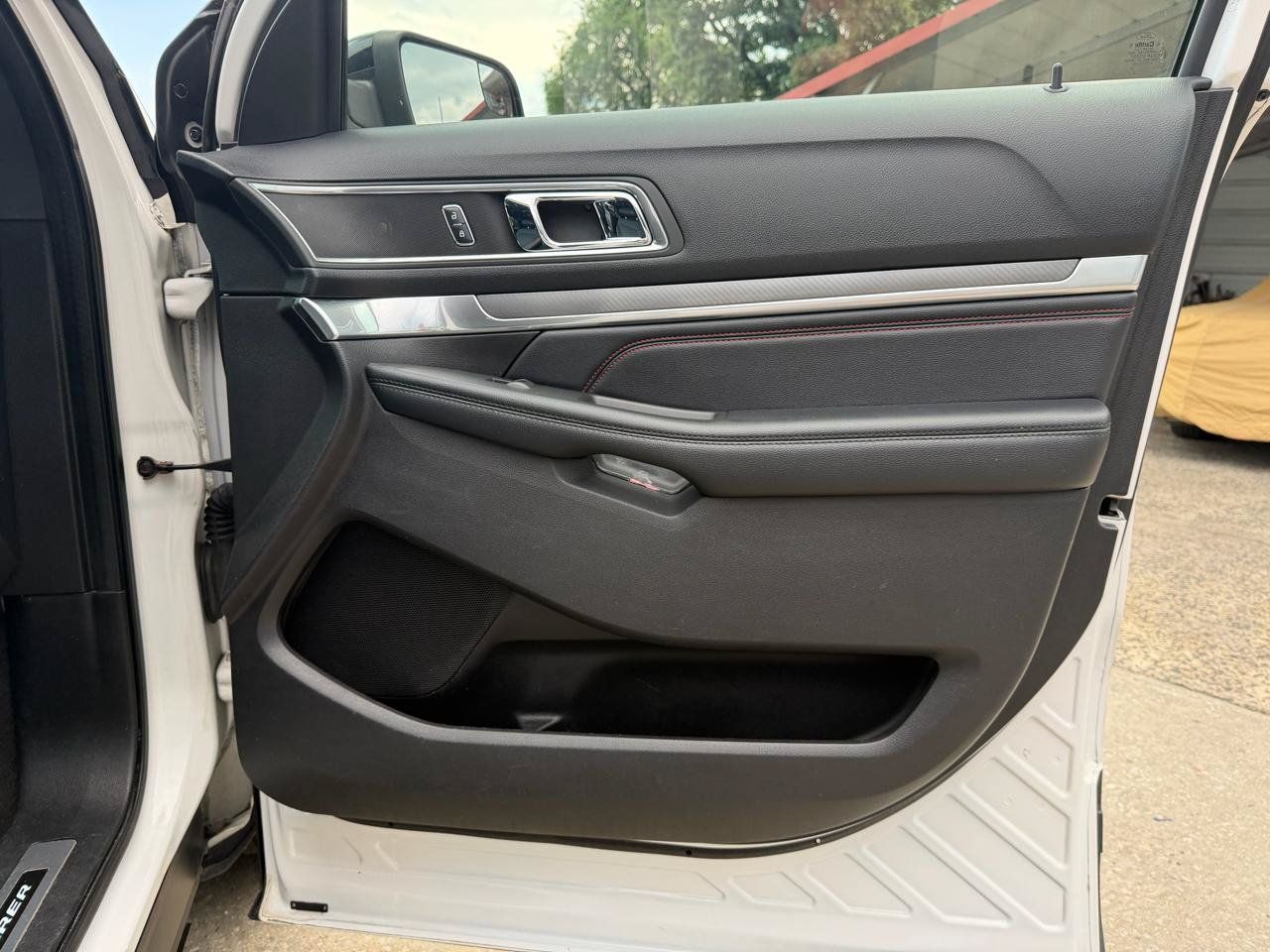 Used 2017 Ford Explorer Sport AWD/4WD image 18