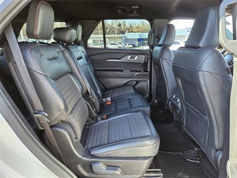 Used 2025 Ford Explorer ST-Line w/ ST-Line Street Pack image 15