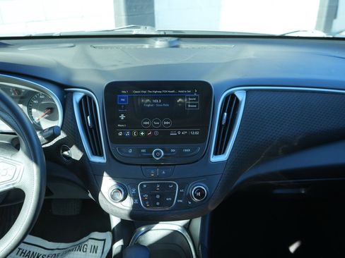 Used 2024 Chevrolet Malibu LT image 10